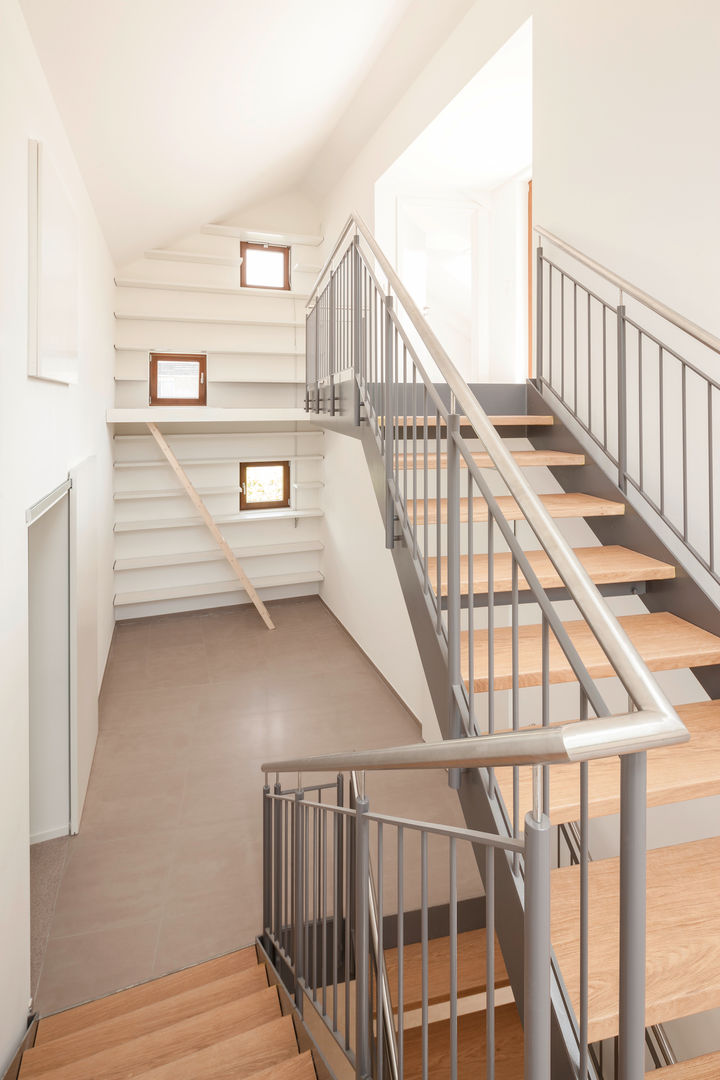 'the garden house' , in_design architektur in_design architektur Modern Corridor, Hallway and Staircase