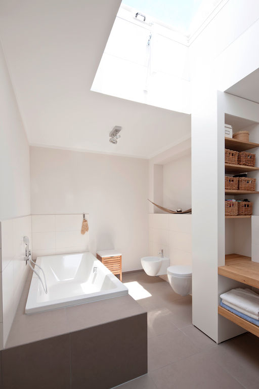 'Haus 4K' - Einfamilien-Wohnhaus , in_design architektur in_design architektur Modern bathroom