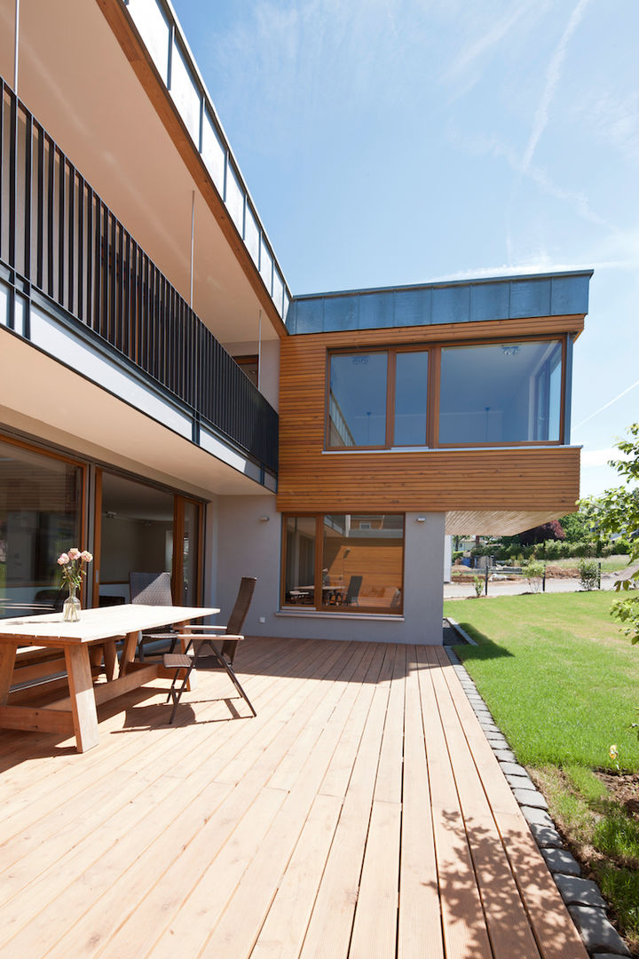 'Haus 4K' - Einfamilien-Wohnhaus , in_design architektur in_design architektur Balcones y terrazas modernos