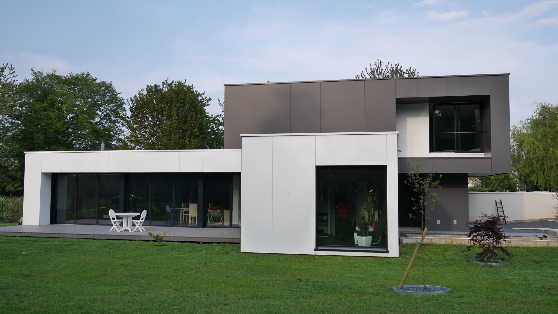 maison noire et blanche, ad architecture ad architecture Casas de estilo moderno