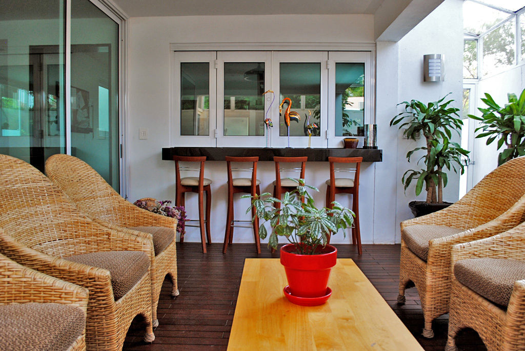 Casa Guadalquivir, JORGE CORTÉS Arquitectos JORGE CORTÉS Arquitectos Mediterranean style balcony, veranda & terrace