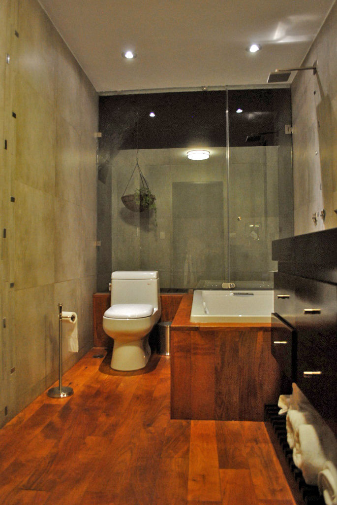 Casa Guadalquivir, JORGE CORTÉS Arquitectos JORGE CORTÉS Arquitectos Industrial style bathrooms