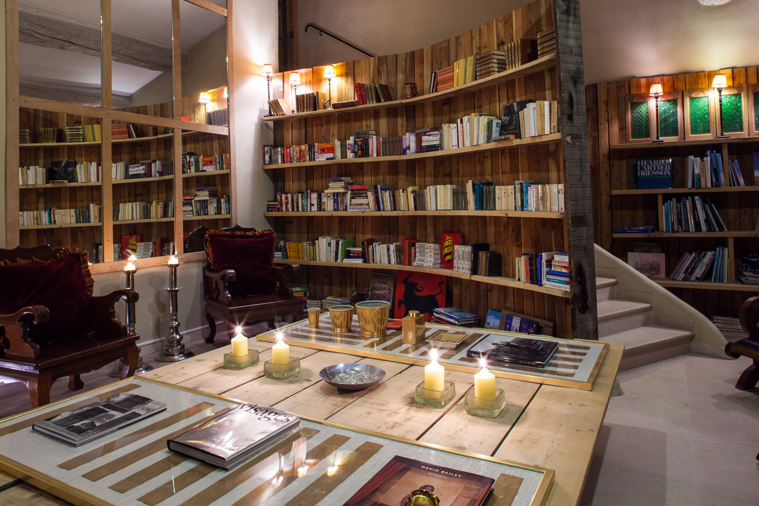 Bibliothèque dans le salon Franck Fouquet Espaces commerciaux Hôtels