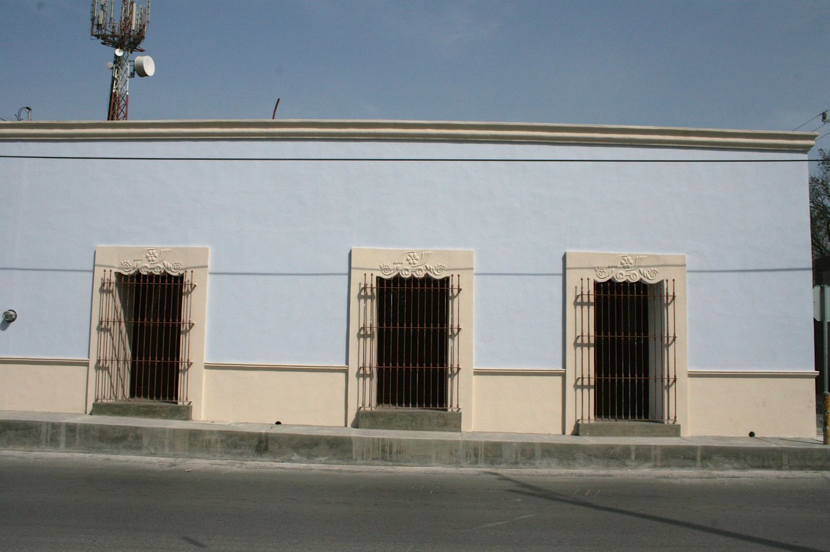 Villa de García, JORGE CORTÉS Arquitectos JORGE CORTÉS Arquitectos Colonial style houses