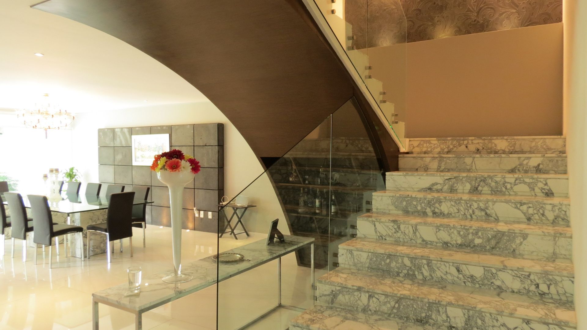 CASA PALMAS, NIVEL TRES ARQUITECTURA NIVEL TRES ARQUITECTURA Modern corridor, hallway & stairs