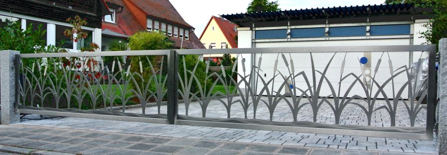 Stainless Steel Driveway Gates. Edelstahl Atelier Crouse: حديقة