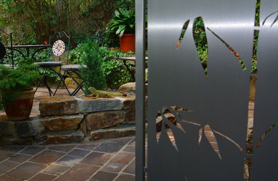Modern Stainless Steel Gates, Edelstahl Atelier Crouse: Edelstahl Atelier Crouse: Modern Garden