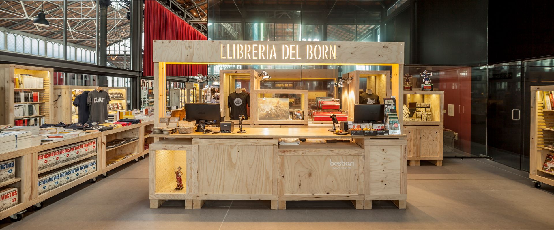 Llibreria del Born , Jorge Pérez Vale Estudio Jorge Pérez Vale Estudio 商業空間