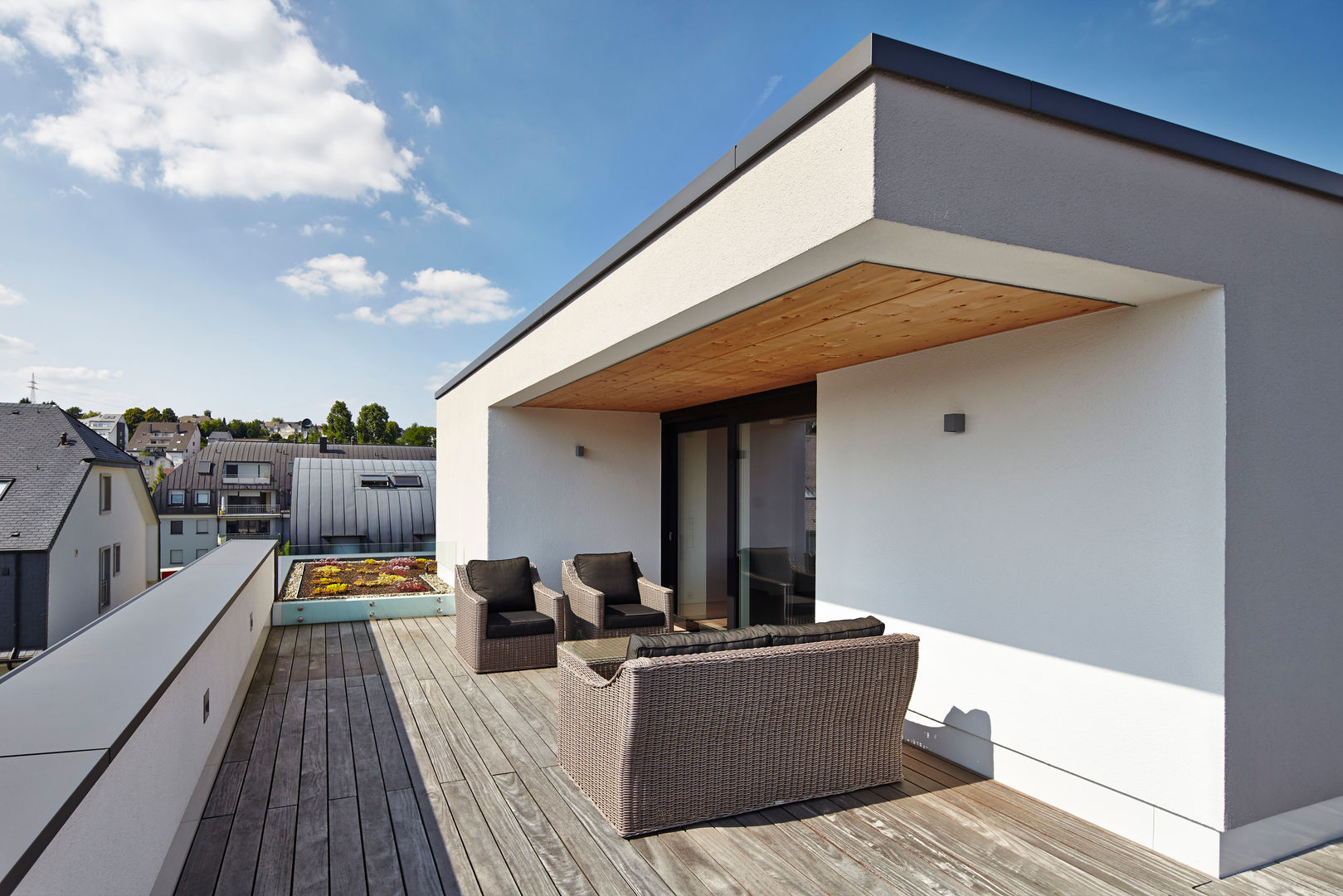 Einfamilienhaus in Niedrigenergiebauweise, Bruck + Weckerle Architekten Bruck + Weckerle Architekten Modern style balcony, porch & terrace