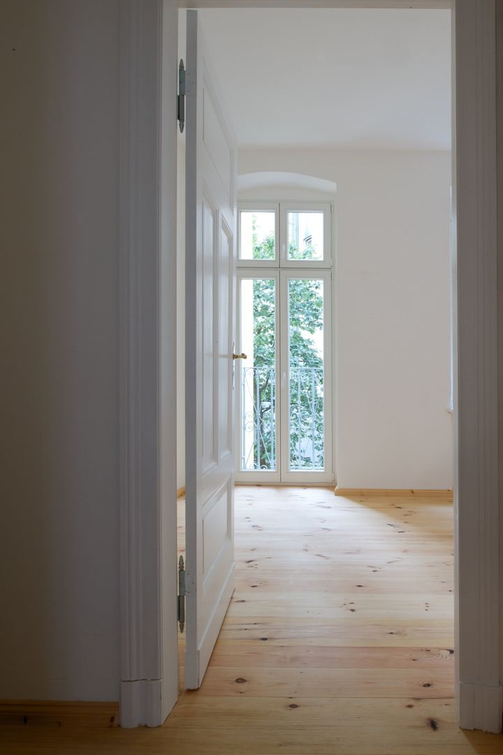 Restaurierung/Modernisierung eines Mietshauses in Berlin - Kreuzberg, Gabriele Riesner Architektin Gabriele Riesner Architektin Rustic style bedroom