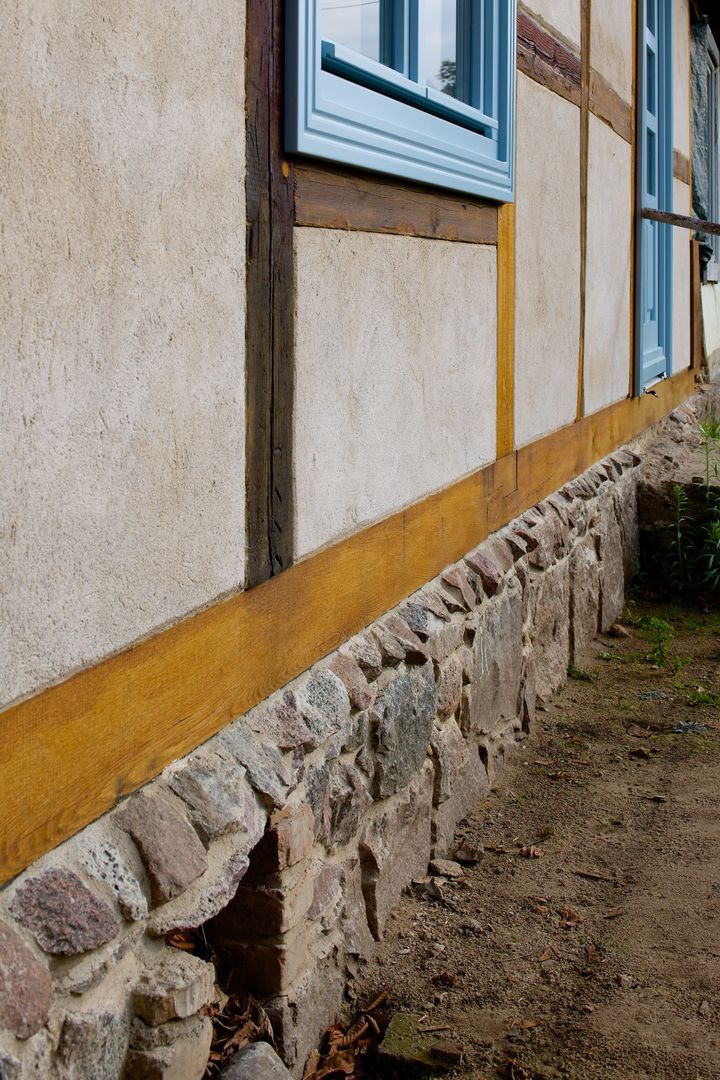 Restaurierung eines Fachwerkhauses Friedenfelde/Uckermark, Gabriele Riesner Architektin Gabriele Riesner Architektin Дома в рустикальном стиле