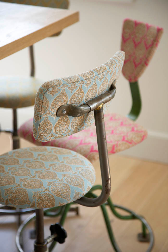 Vintage stools with colourful upholstery Concept Interior Design & Decoration Ltd ห้องครัว โต๊ะและเก้าอี้