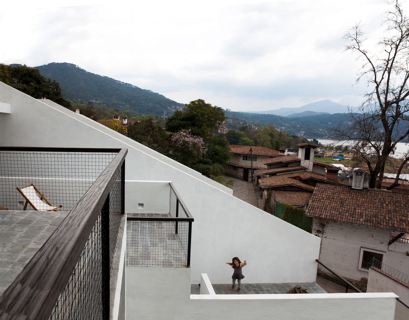 Casas Mestre/ House of stairs, Dellekamp Dellekamp Balcones y terrazas minimalistas