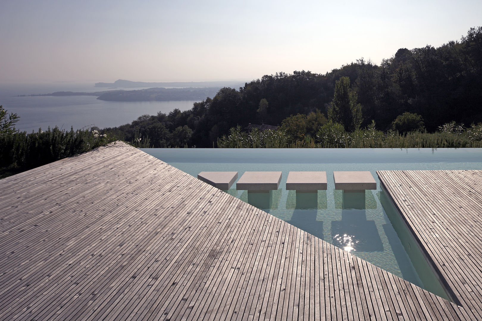 CASA OLEARIA PAIGLE . LAGO DI GARDA, brandl architekten . bda brandl architekten . bda 미니멀리스트 수영장