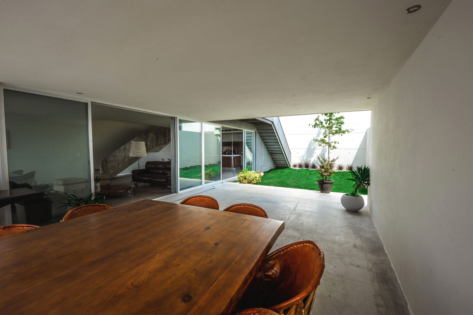 IPE HOUSE, P+0 Arquitectura P+0 Arquitectura حديقة