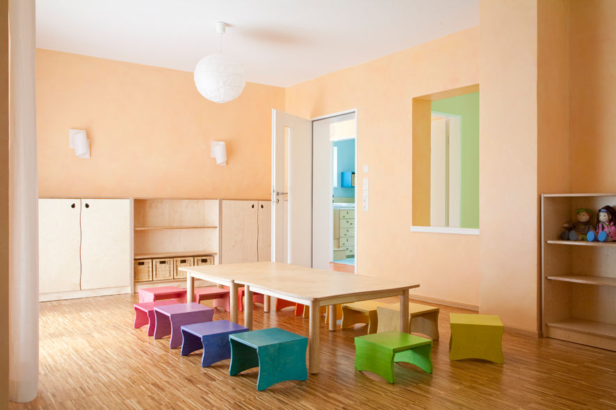Kinderkrippe FarbenReich, Simone Ferrari Innenarchitektur Simone Ferrari Innenarchitektur Rooms