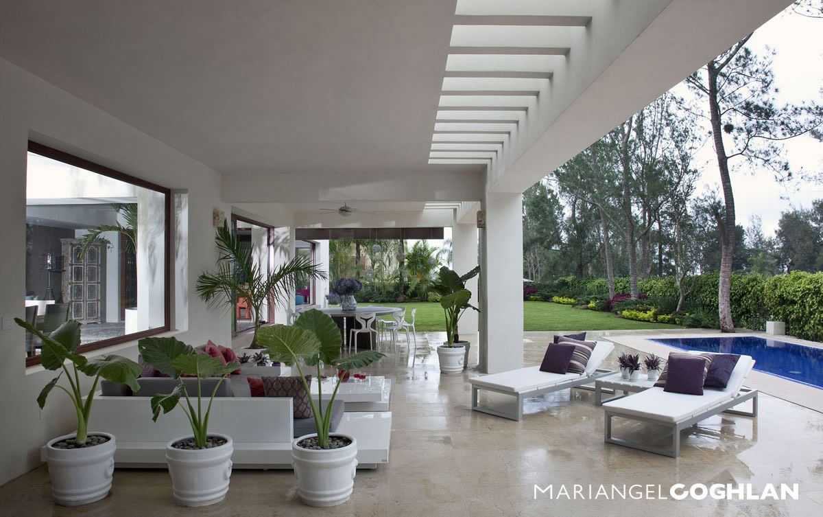 casa Jalapa, MARIANGEL COGHLAN MARIANGEL COGHLAN Modern style balcony, porch & terrace