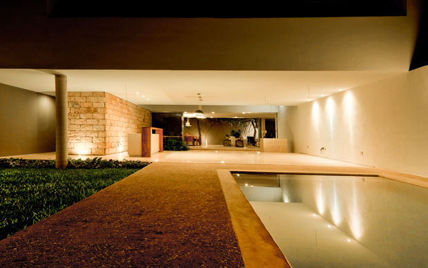 Montebello 332, Jorge Bolio Arquitectura Jorge Bolio Arquitectura モダンスタイルの プール