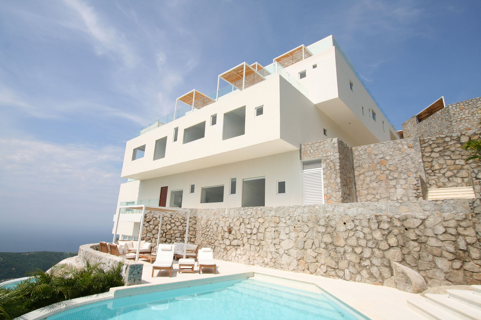 Alviento Apartments, BNKR Arquitectura BNKR Arquitectura Modern balcony, veranda & terrace