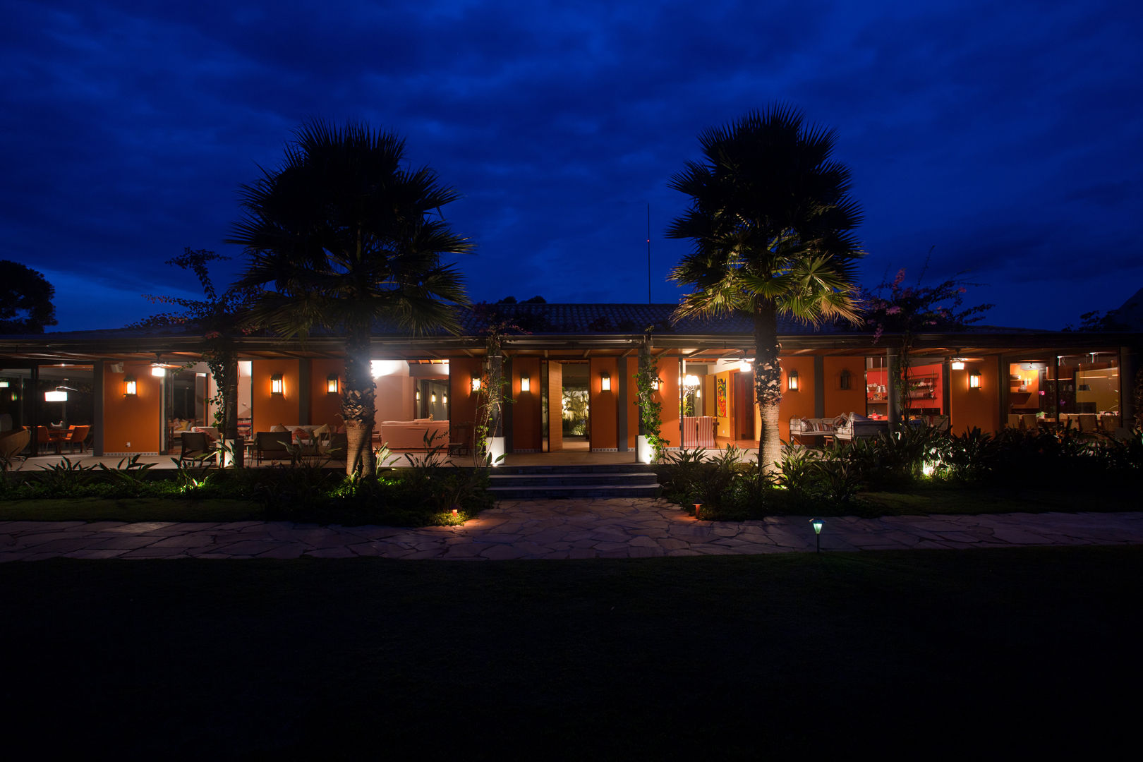 Casa na Serra , Chicô Gouvêa - Arquitetura: tropical por Chicô Gouvêa - Arquitetura,Tropical