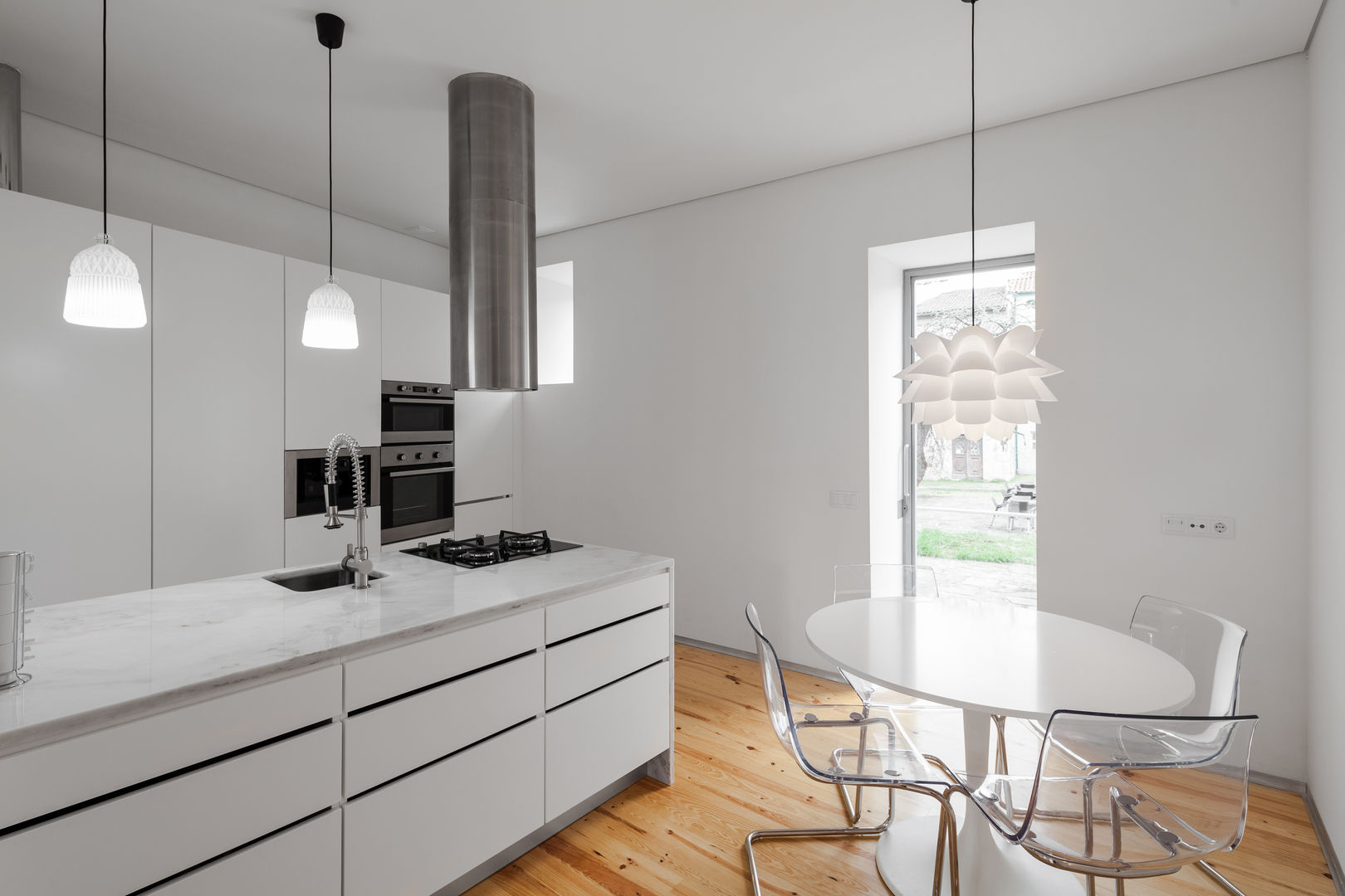 The Three Cusps Chalet, Tiago do Vale Arquitectos Tiago do Vale Arquitectos Kitchen