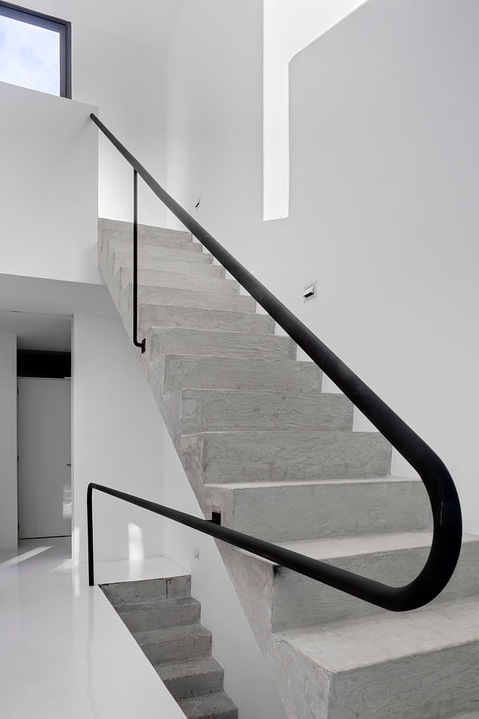 Departamento, AT103 AT103 Коридор, прихожая и лестница в стиле минимализм