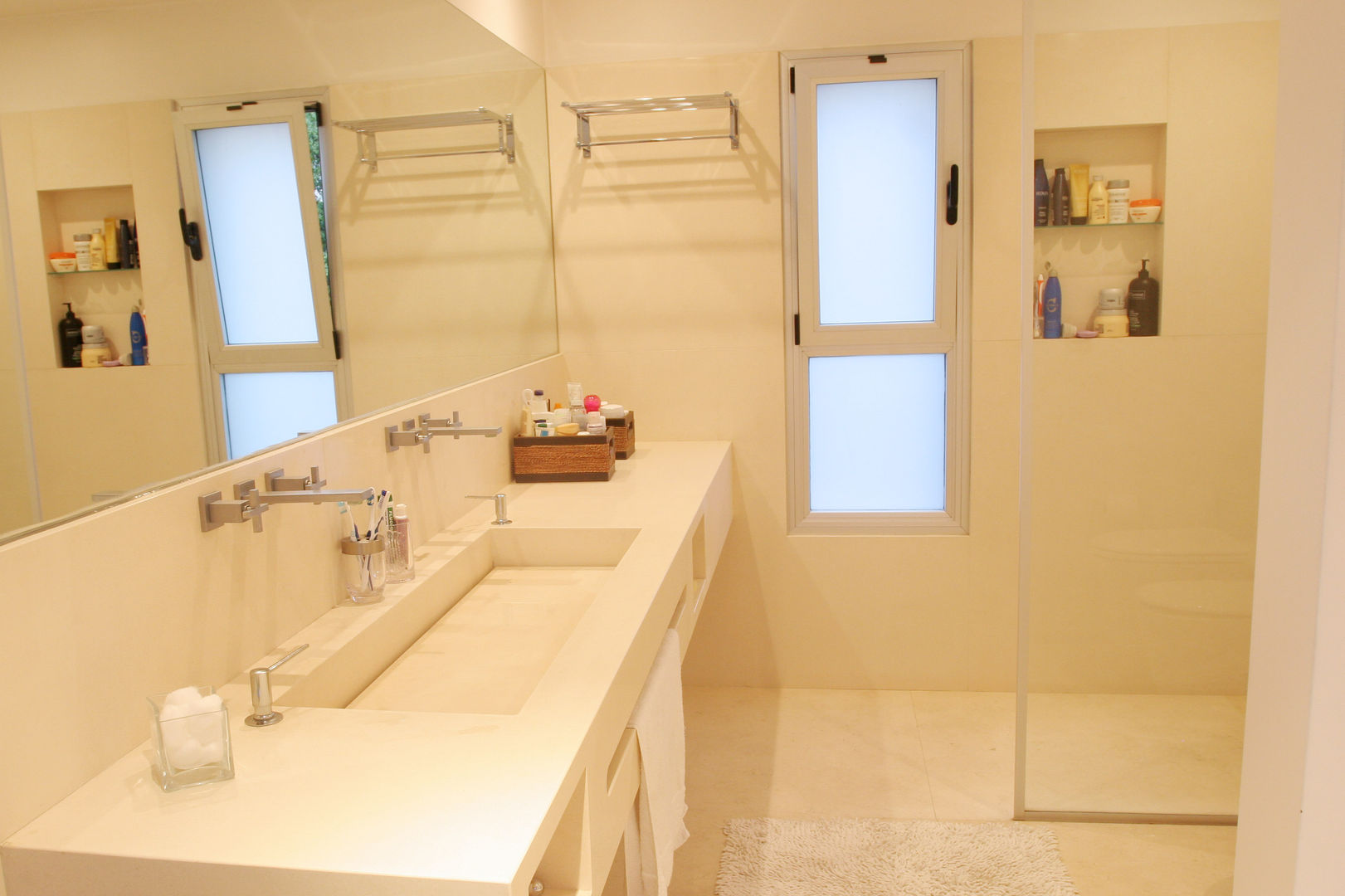 CASA RC, ESTUDIO GEYA ESTUDIO GEYA Modern bathroom