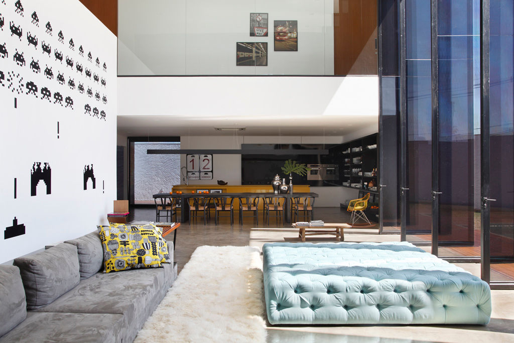 LA HOUSE STUDIO GUILHERME TORRES Modern living room