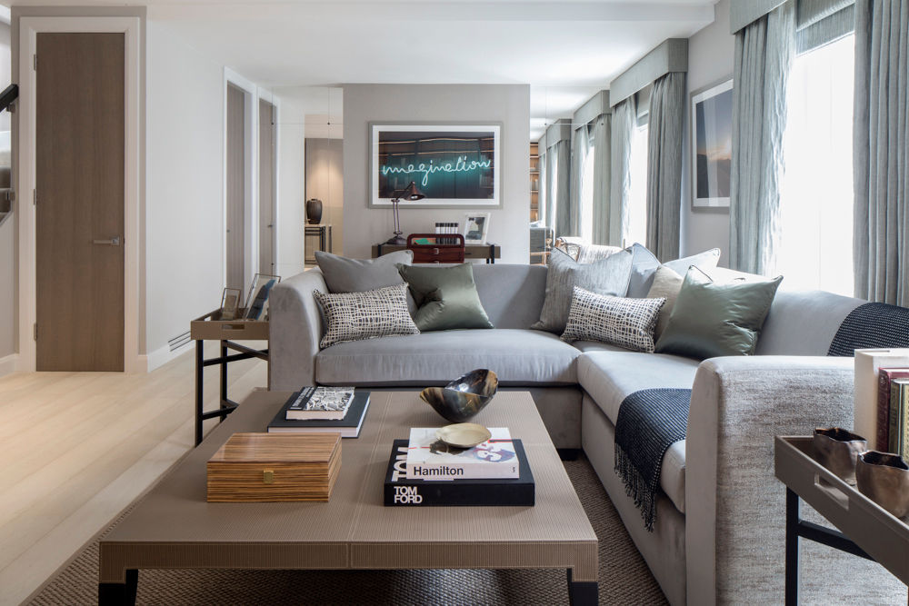 Eaton Mews North - Living Room Roselind Wilson Design Salas modernas living room,sofa,desk,cushions,coffee table