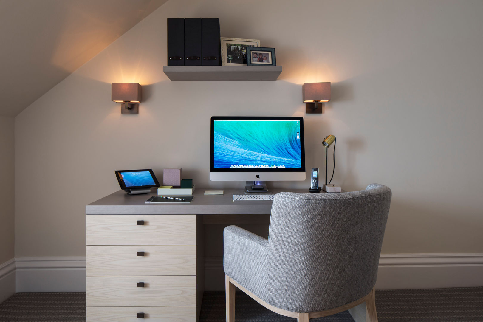 Home Office / Study Roselind Wilson Design مكتب عمل أو دراسة home study,modern,contemporary,wall lights,desk,desk chair,Desks