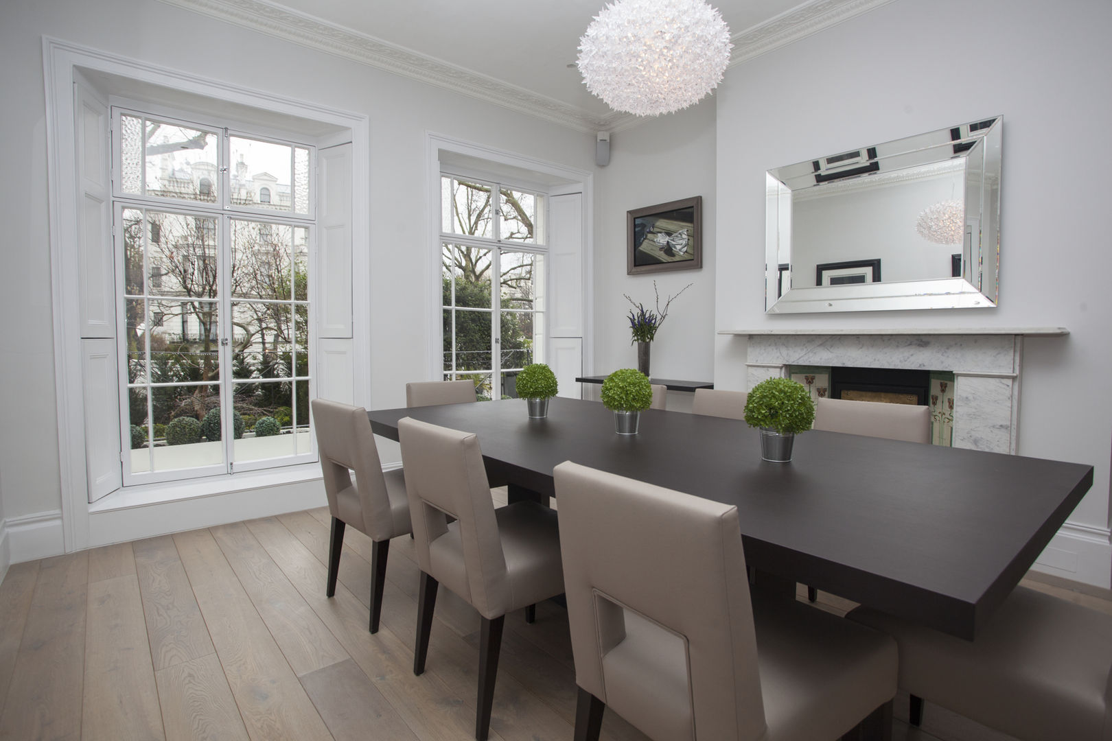 Dining Area Roselind Wilson Design غرفة السفرة dining table,dining room,contemporary,modern,interior design