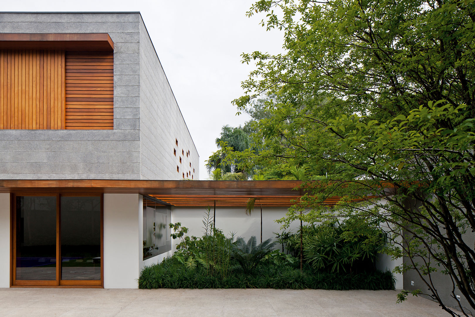 MR House/Casa MR, Pascali Semerdjian Arquitetos Pascali Semerdjian Arquitetos 모던스타일 정원