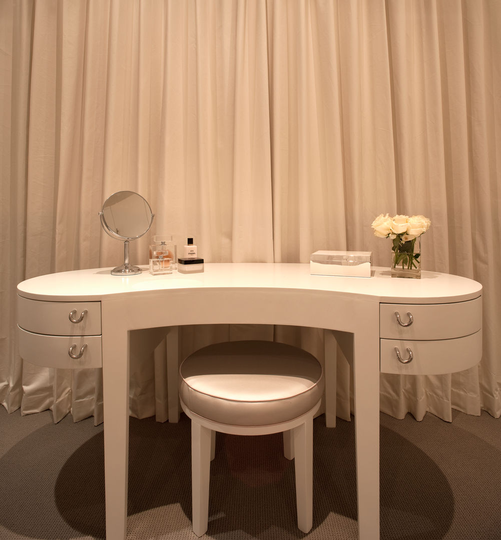 Dressing Table Roselind Wilson Design Klasik Evler bedroom,dressing table,flowers,mirror