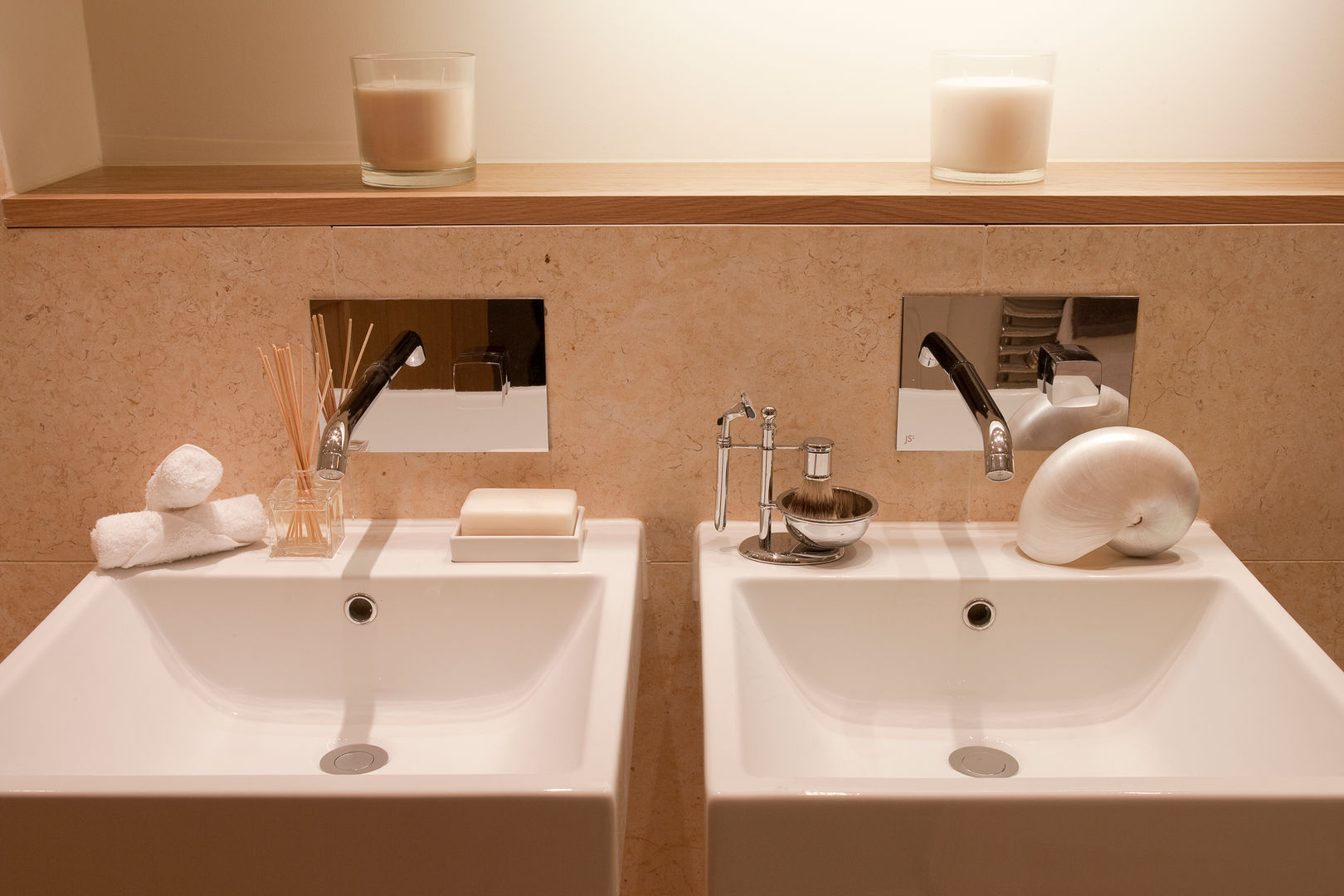 Bathroom Roselind Wilson Design クラシックスタイルの お風呂・バスルーム luxury,candles,modern,bathroom
