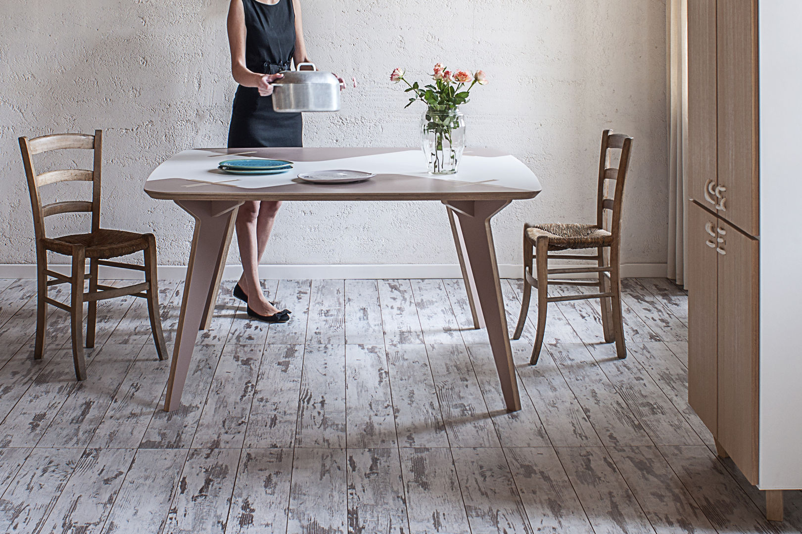 Lambro Table, Andrea Casati Design Andrea Casati Design 北欧デザインの ダイニング テーブル