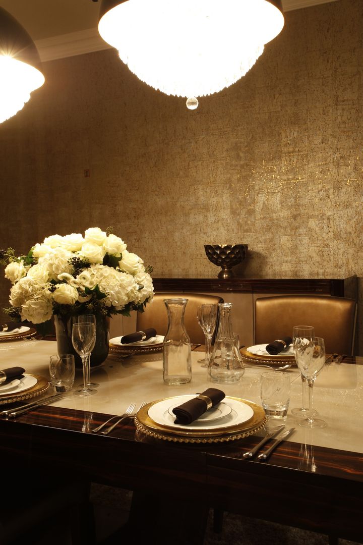 Dining Room Details Roselind Wilson Design Modern Yemek Odası luxury,dining table,lights,plates,flowers,dining room