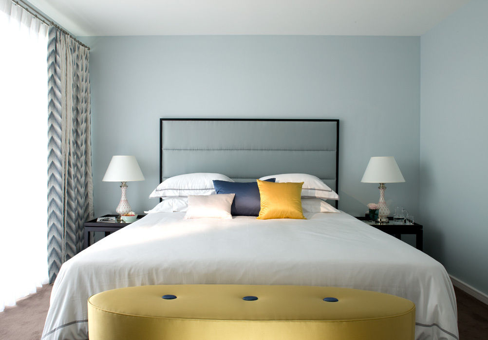 Second Bedroom Roselind Wilson Design Quartos clássicos bedroom,lamps,bedding,yellow,cushions