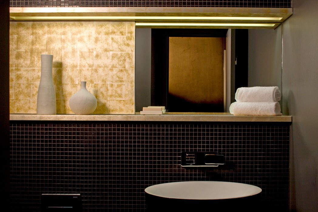 Bathroom Roselind Wilson Design Baños de estilo clásico bathroom,bath,bathroom lighting,bathroom sink