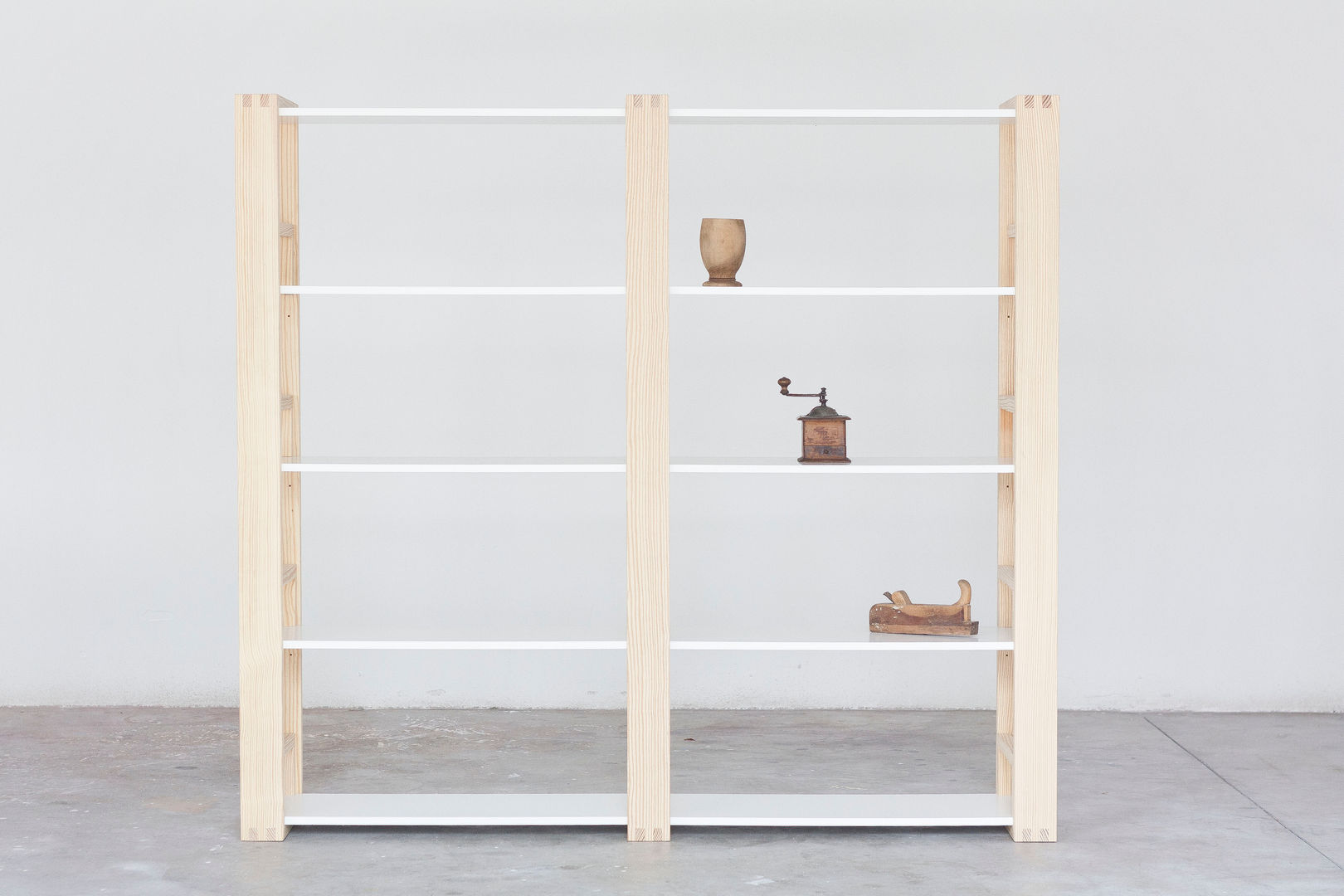Bottega Progetto, Design for Craft and Industry Design for Craft and Industry Minimalist living room Shelves