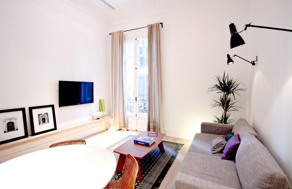 APARTAMENTO TURISTICO EIXAMPLE, Piedra Papel Tijera Interiorismo Piedra Papel Tijera Interiorismo บ้านและที่อยู่อาศัย