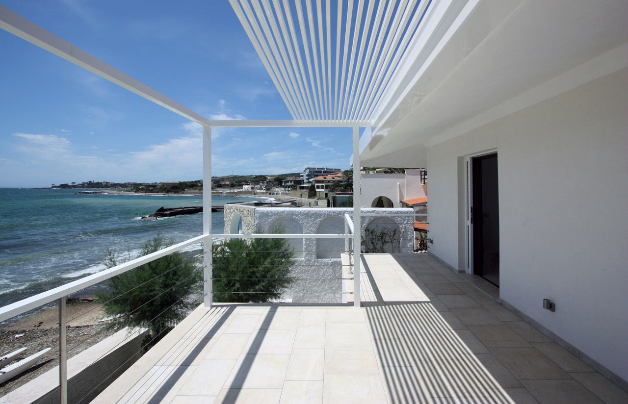 villa unifamiliare sulla costa laziale, Franco Bernardini Architetto Franco Bernardini Architetto Kitchen