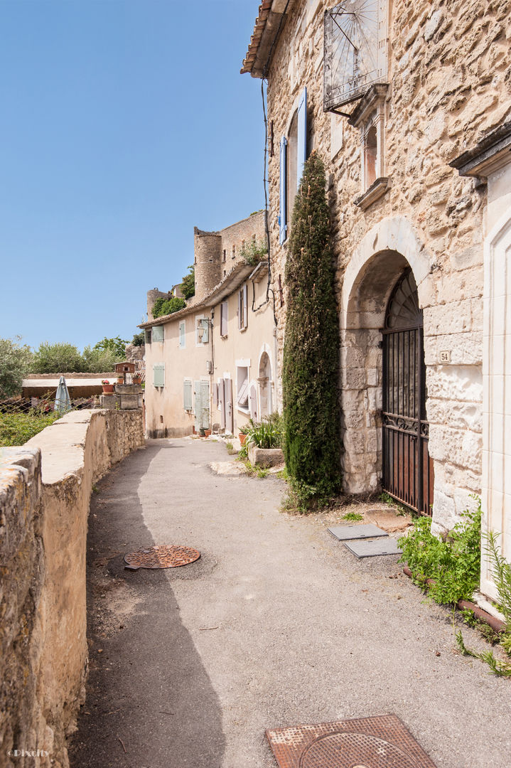 Une maison de village pas comme les autres, Pixcity Pixcity Casas rústicas