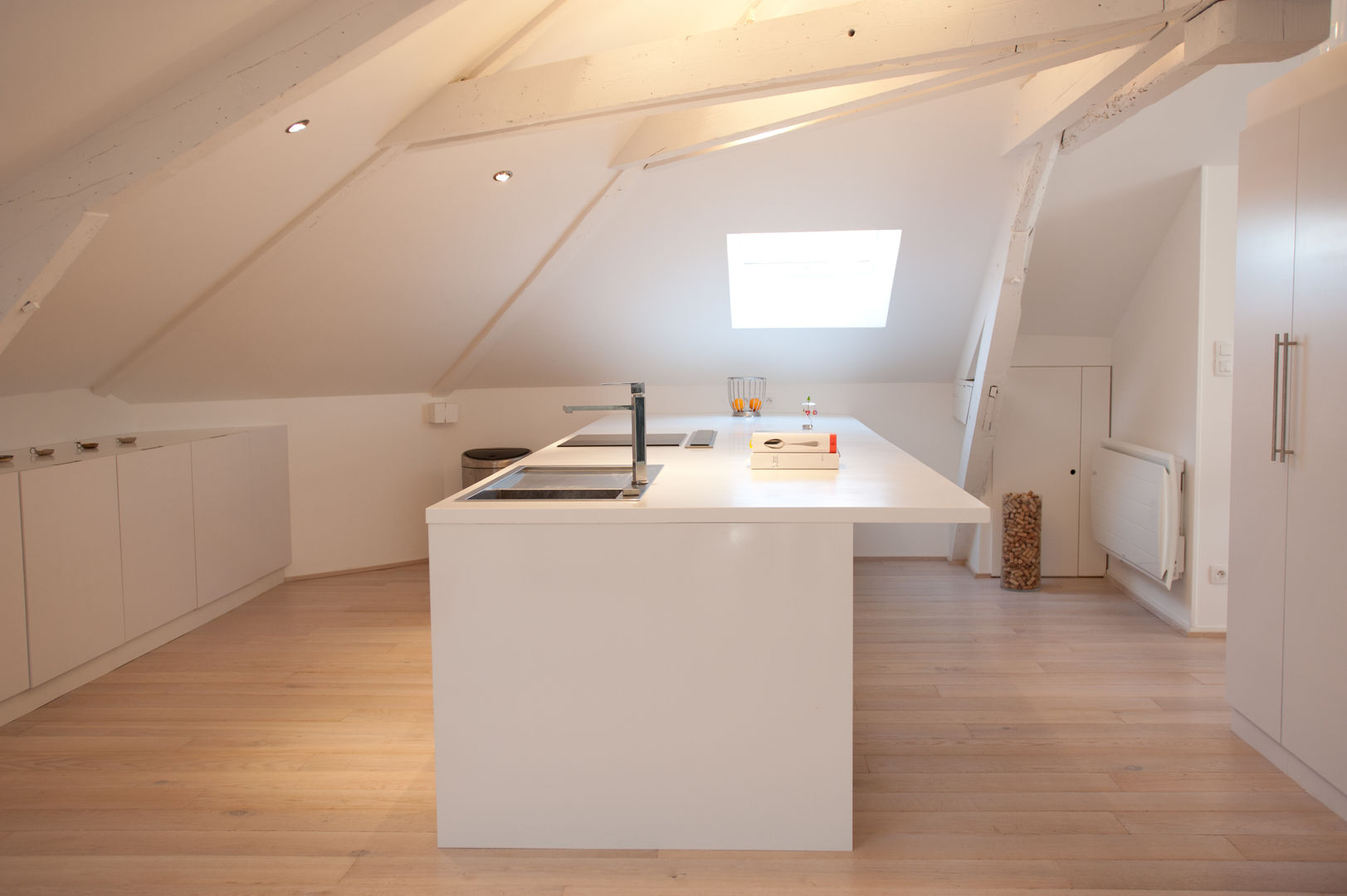 Loft sous combles, Agence d'architecture intérieure Laurence Faure Agence d'architecture intérieure Laurence Faure Дома в стиле минимализм