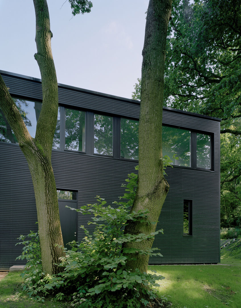 Privathaus bei Berlin, IOX Architekten GmbH IOX Architekten GmbH Casas de estilo minimalista