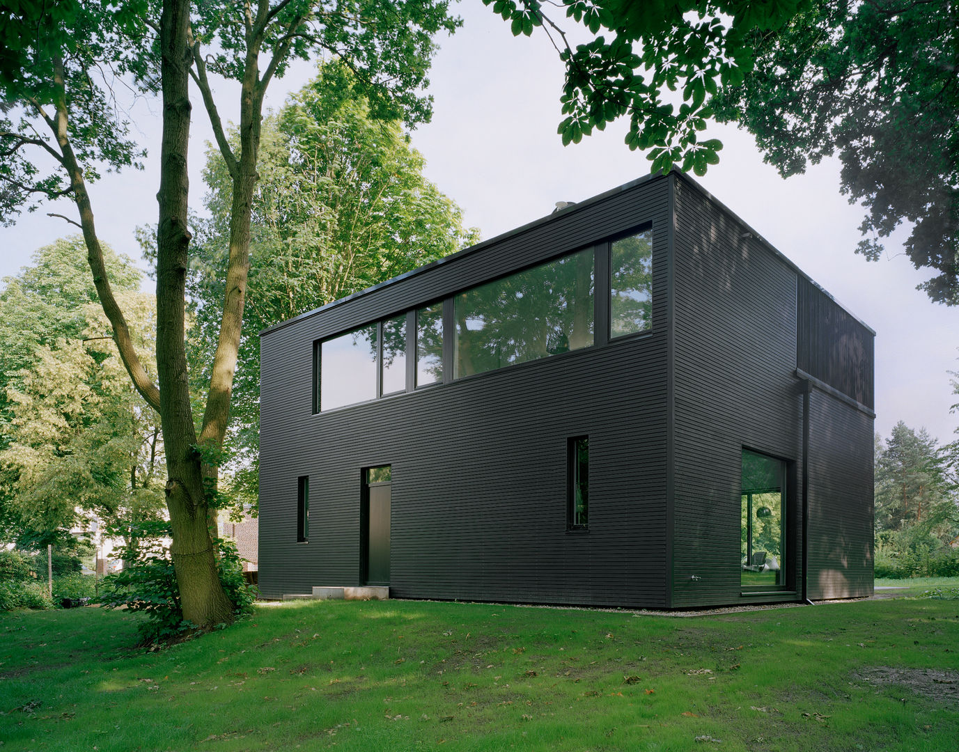 Privathaus bei Berlin, IOX Architekten GmbH IOX Architekten GmbH Minimalist house