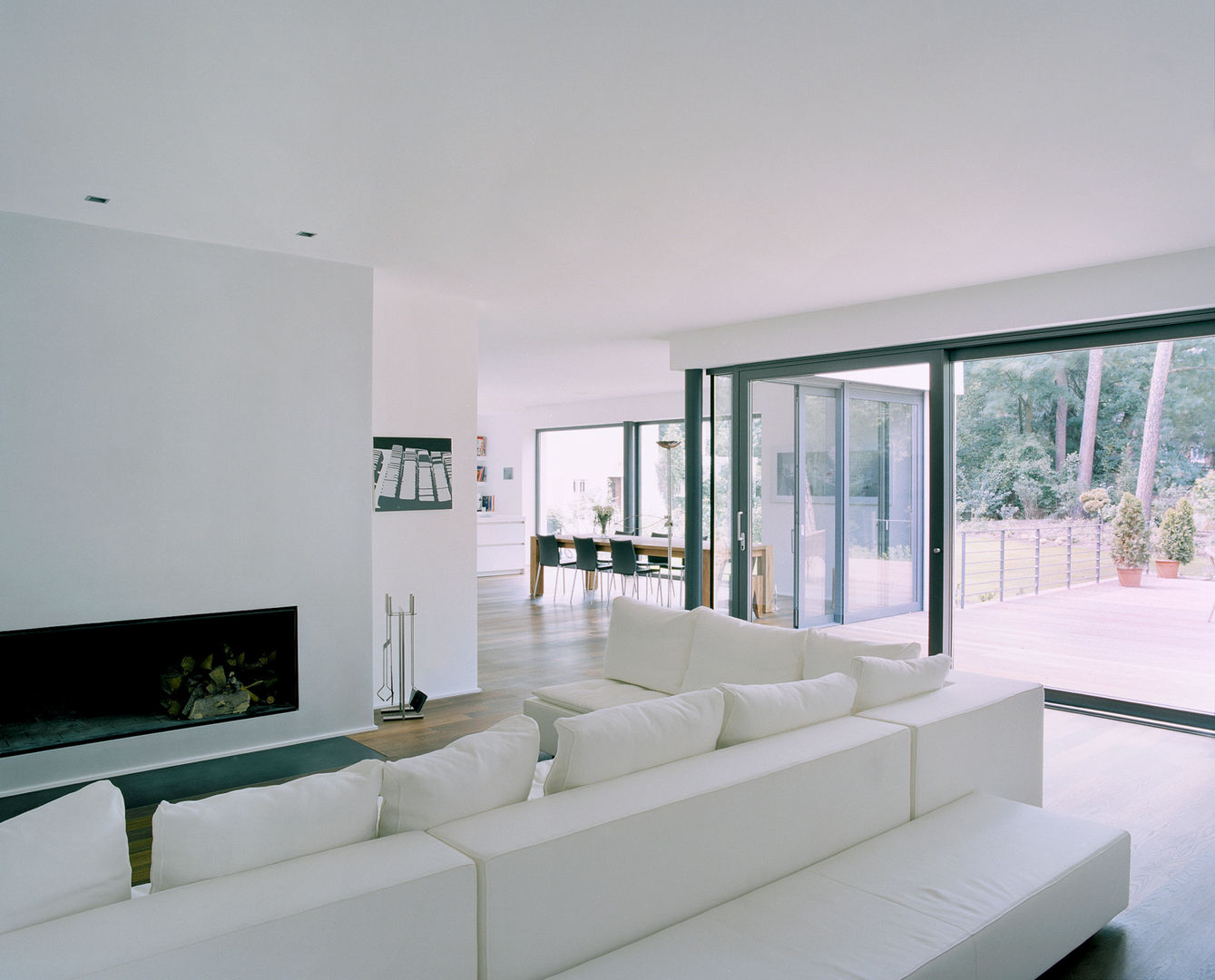 Villa in Berlin - Dahlem, IOX Architekten GmbH IOX Architekten GmbH 现代客厅設計點子、靈感 & 圖片