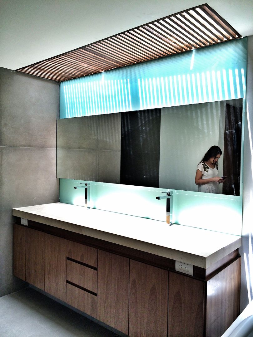 Casa Secreto, REM Arquitectos REM Arquitectos Ванная комната в стиле модерн Раковины