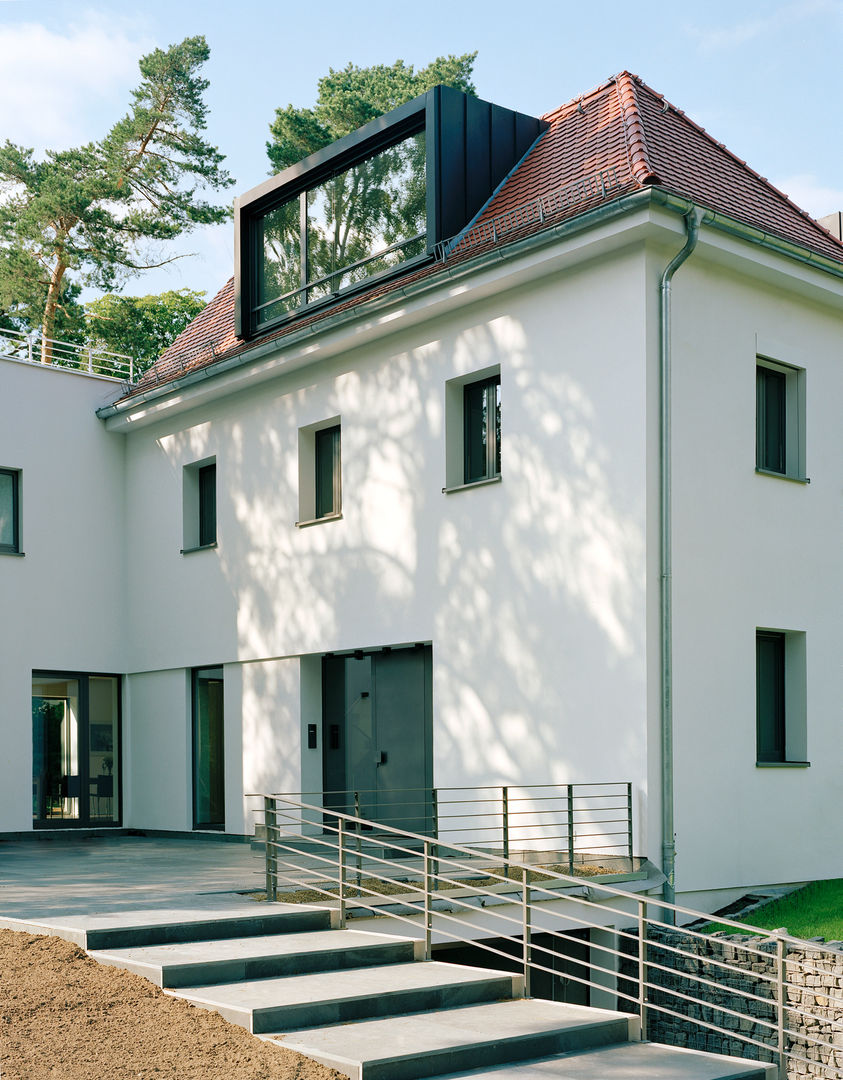 Villa in Berlin - Dahlem, IOX Architekten GmbH IOX Architekten GmbH Casas modernas: Ideas, imágenes y decoración