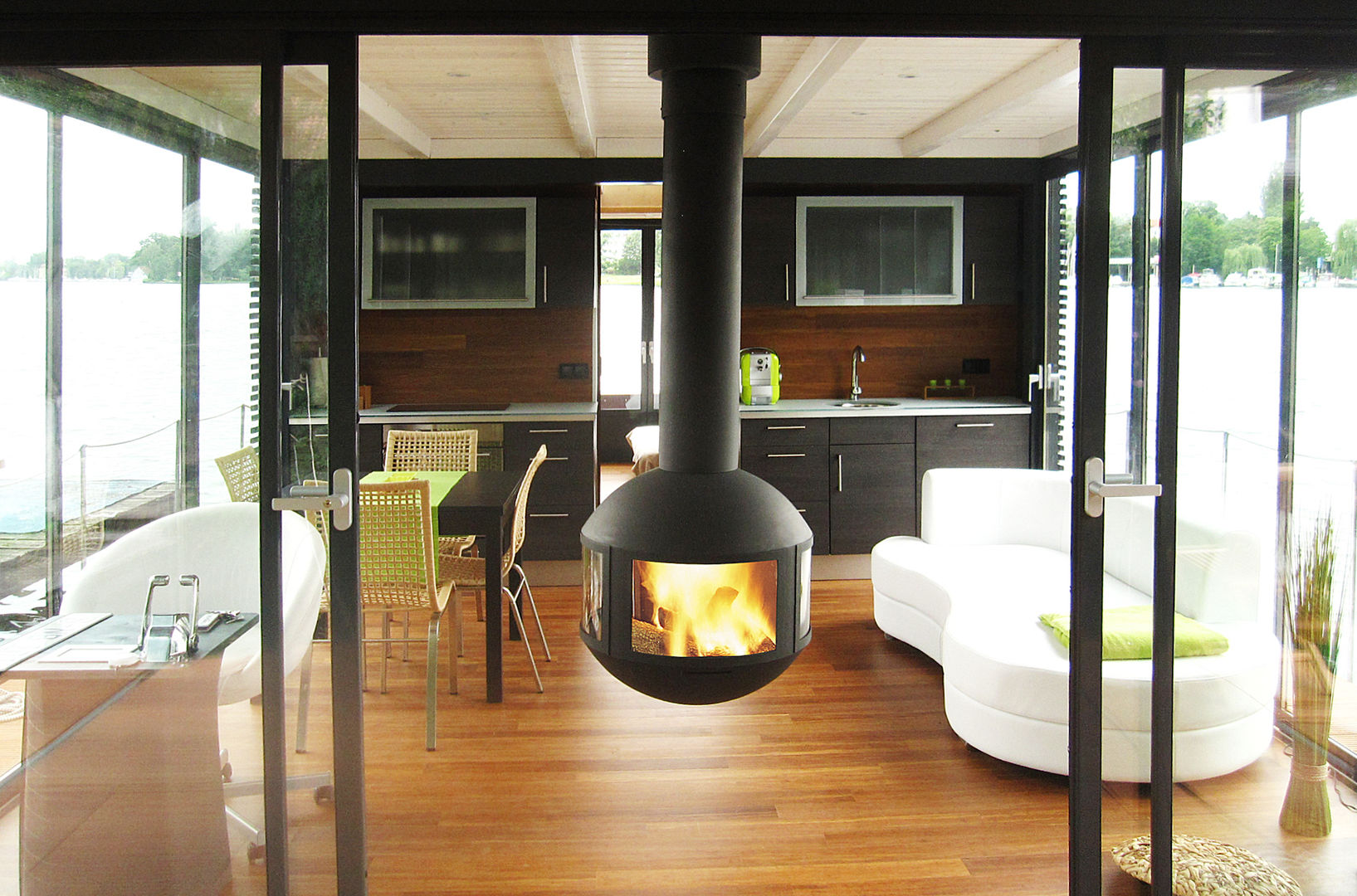 homify Livings modernos: Ideas, imágenes y decoración Chimeneas y accesorios