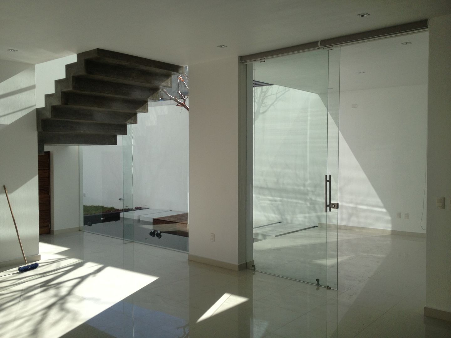 Puerta de Bosque, Arki3d Arki3d Dormitorios de estilo minimalista
